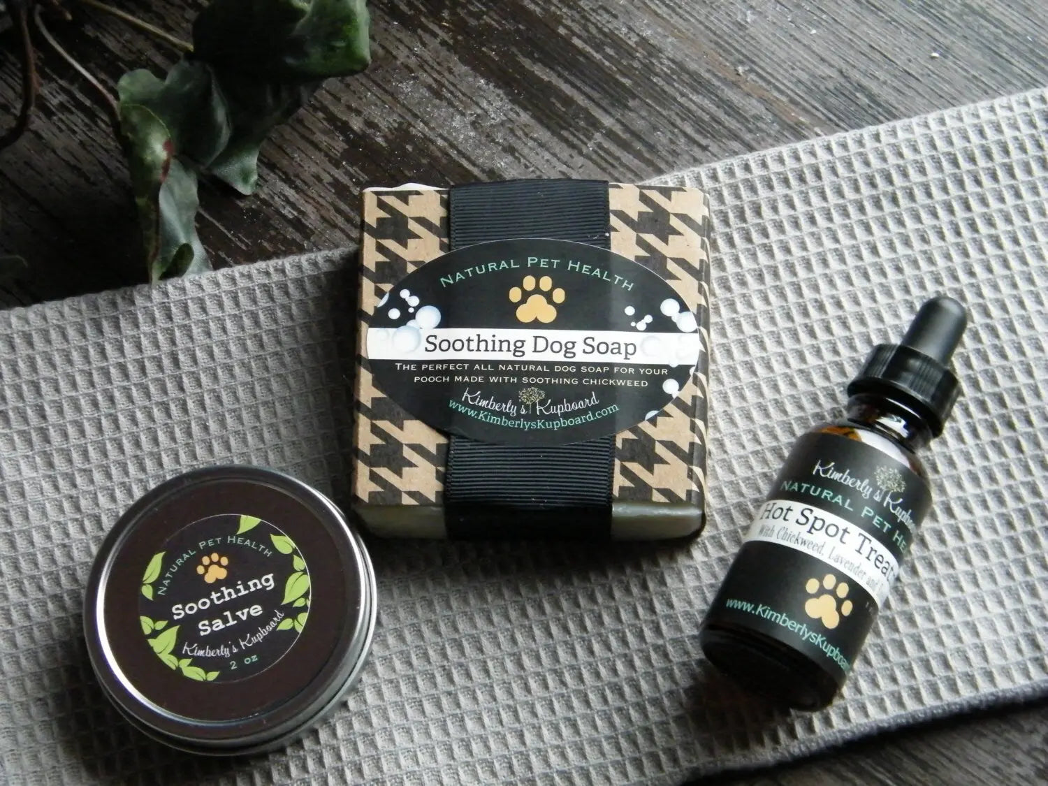 Hot Spot Dog treatment for irritated, itchy skin on dogs...Made with Chickweed, Eucalyptus and Lavender Kimberlys Kupboard
